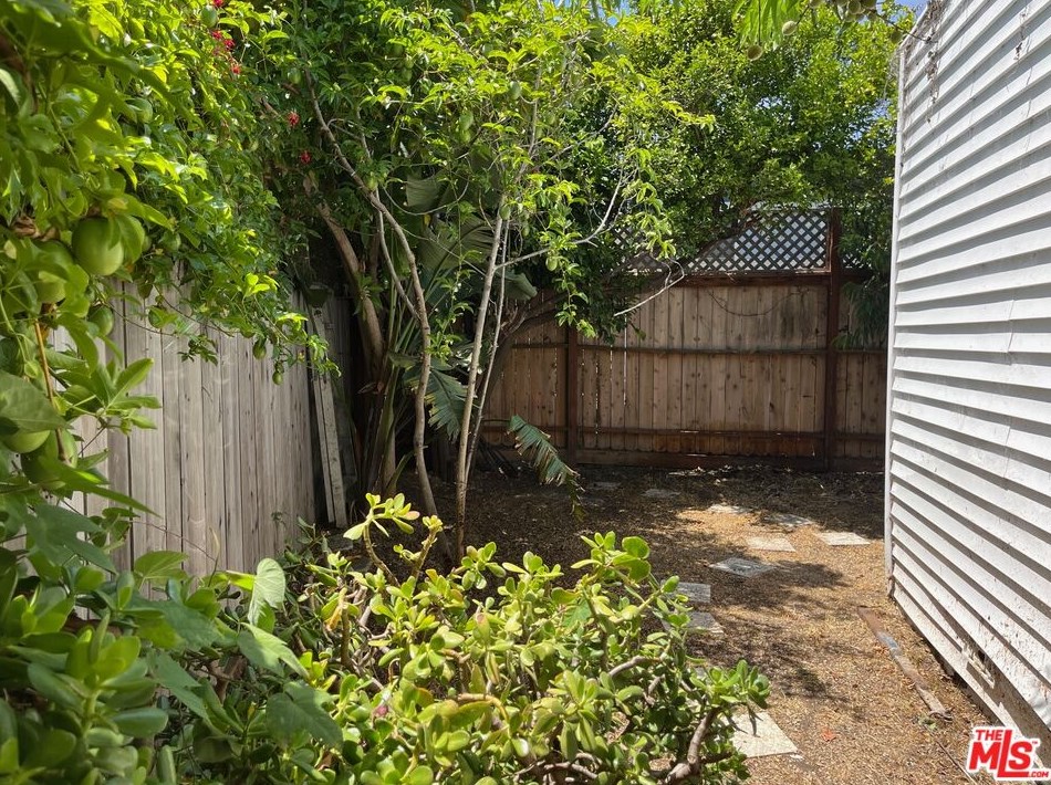 165 Paradise Cove Rd, Malibu CA  90265-8165 exterior