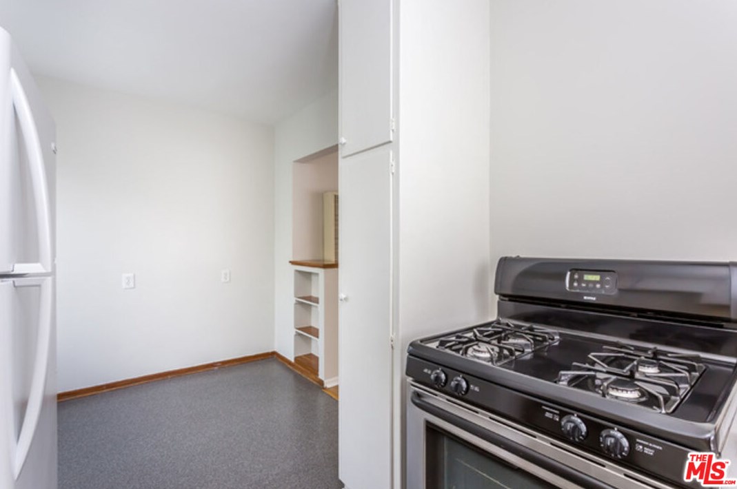 322 Huntley Dr, Los Angeles CA  90069-5002 exterior