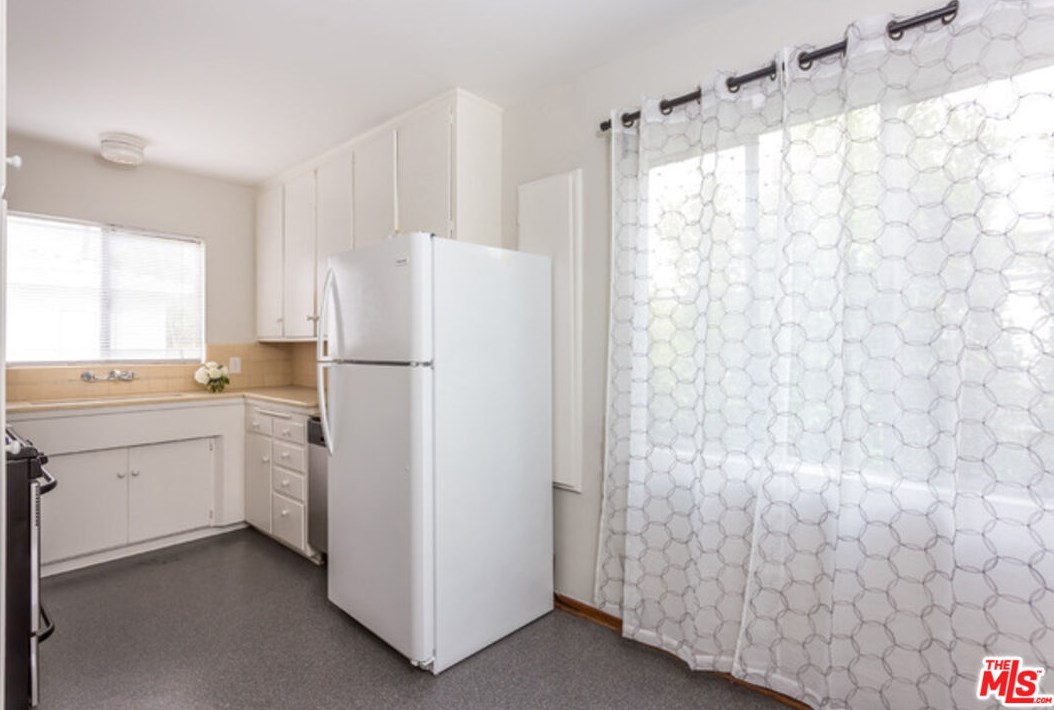 322 Huntley Dr, Los Angeles CA  90069-5002 exterior