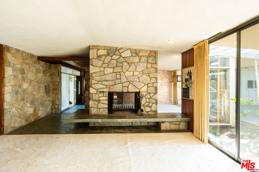 5251 Veronica St, Los Angeles CA  90008-1134 exterior
