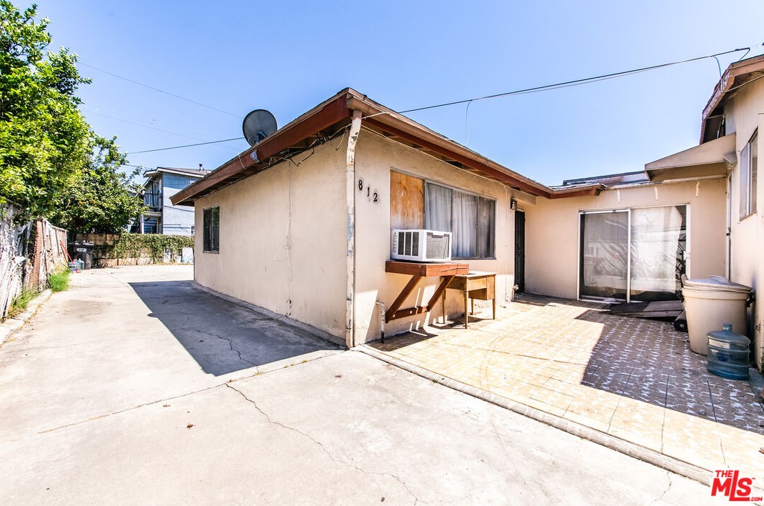 814 Bonnie Beach Pl, Los Angeles CA  90063-1240 exterior