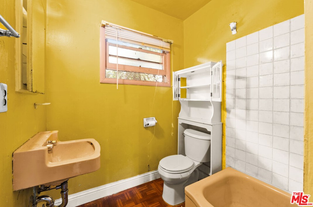 2451 Byron St, Berkeley CA 94702-2028 exterior