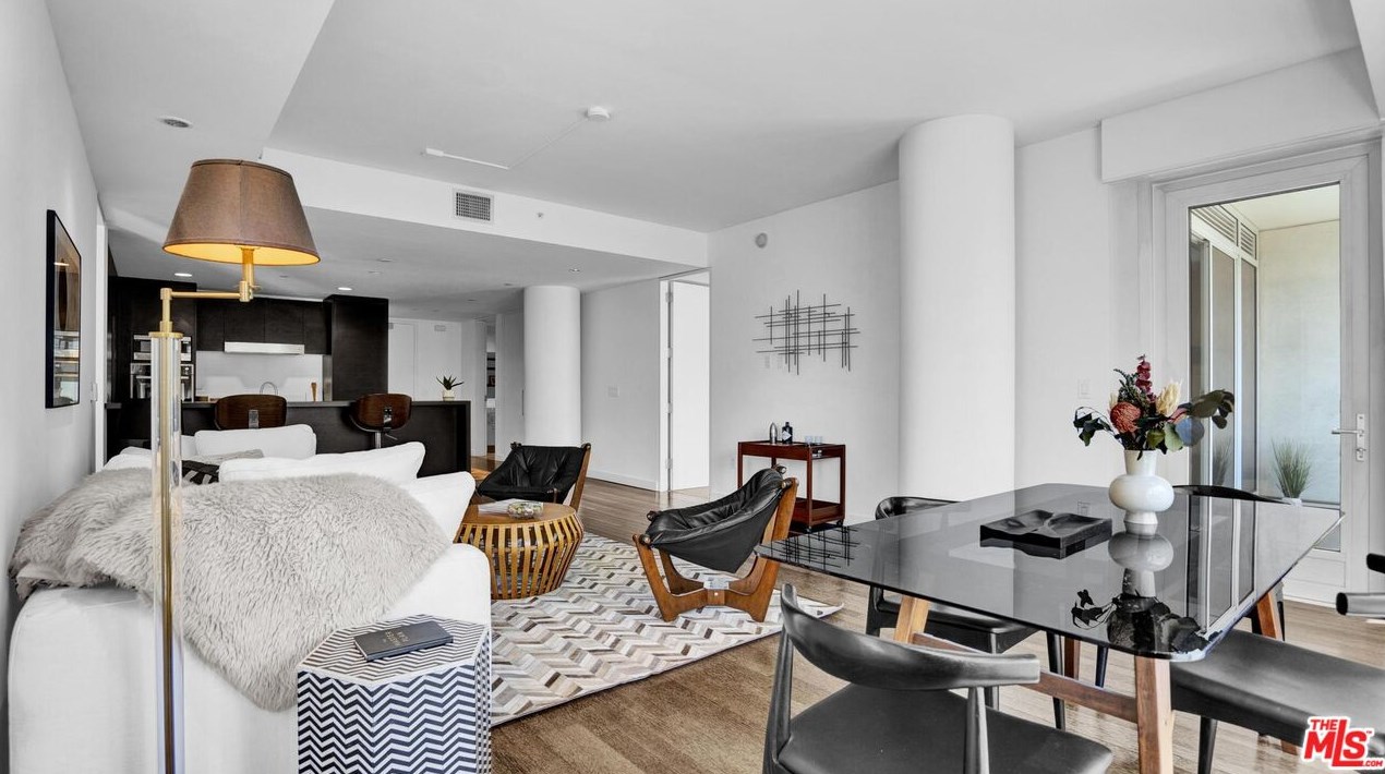 6250 Hollywood Blvd, Los Angeles CA  90028-5325 exterior