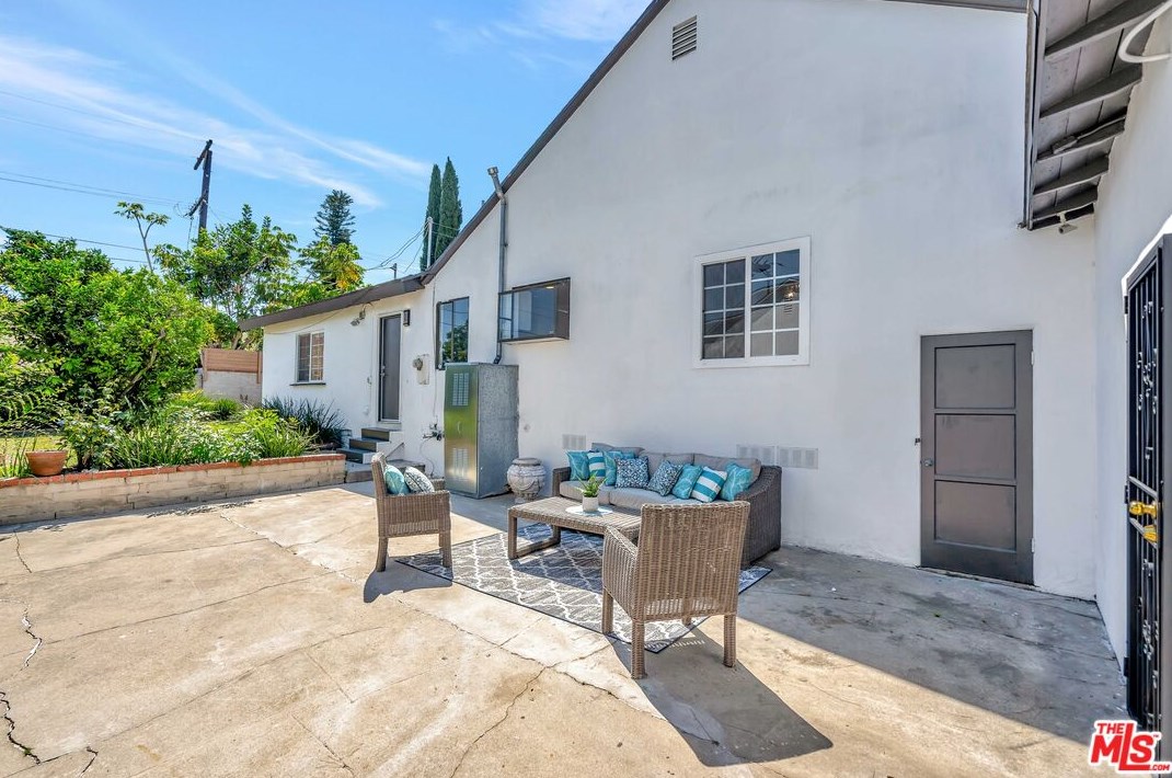 3816 Dunsmuir Ave, Los Angeles CA  90008-1017 exterior