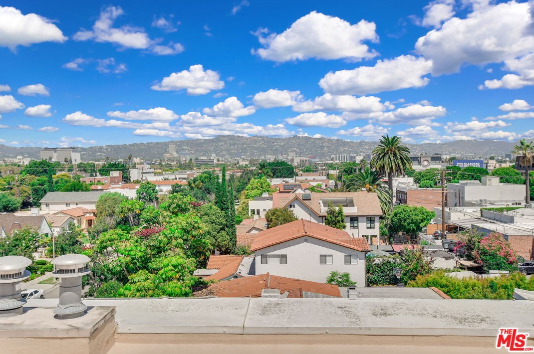 1100 Clark Dr, Los Angeles CA  90035-1429 exterior