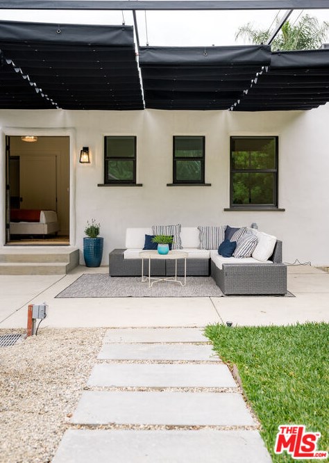 338 Sycamore Ave, Los Angeles CA  90036-2604 exterior