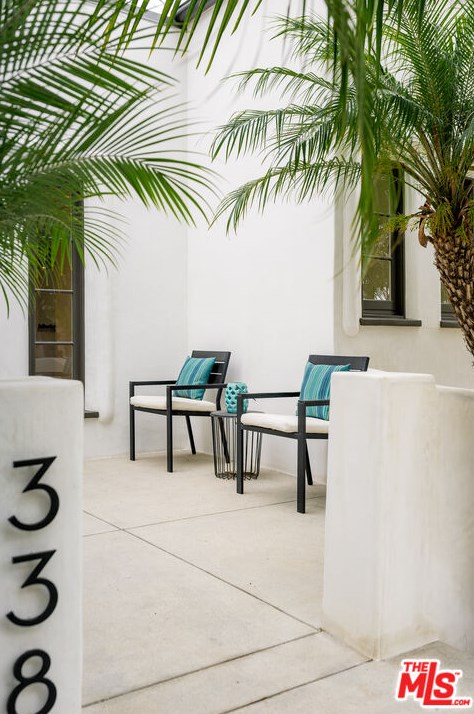 338 Sycamore Ave, Los Angeles CA  90036-2604 exterior