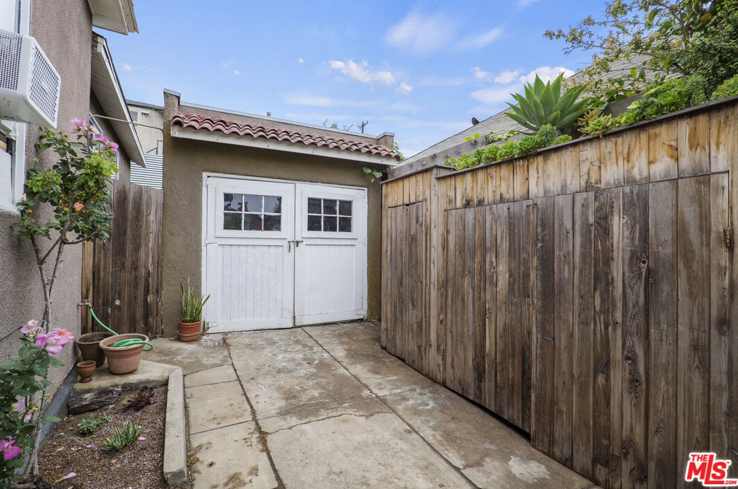 812 Coronado St, Los Angeles CA  90026-3913 exterior