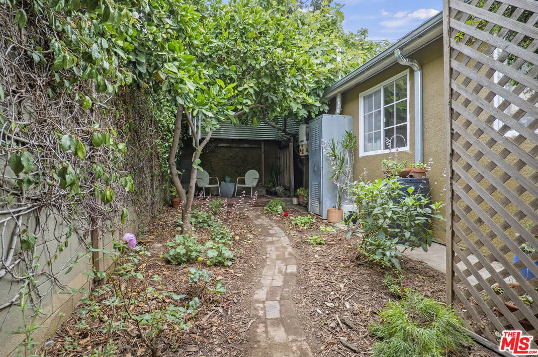 812 Coronado St, Los Angeles CA  90026-3913 exterior