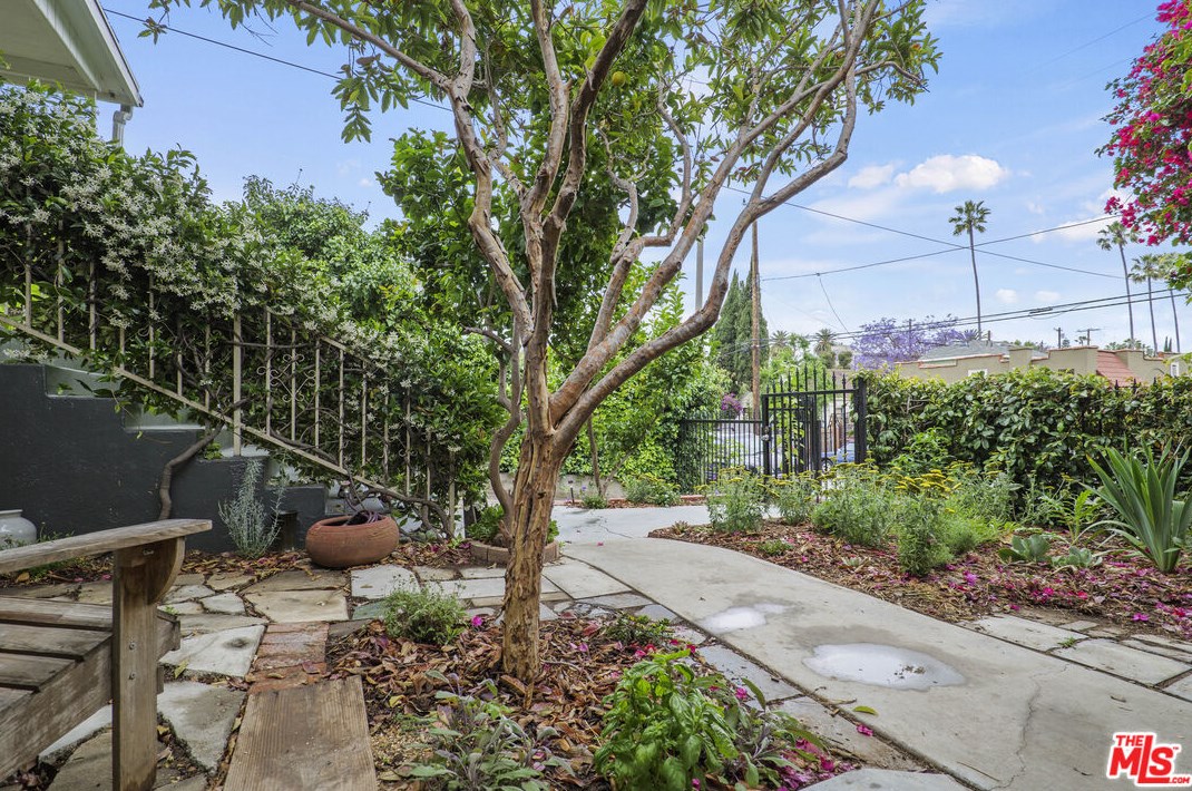 812 Coronado St, Los Angeles CA  90026-3913 exterior