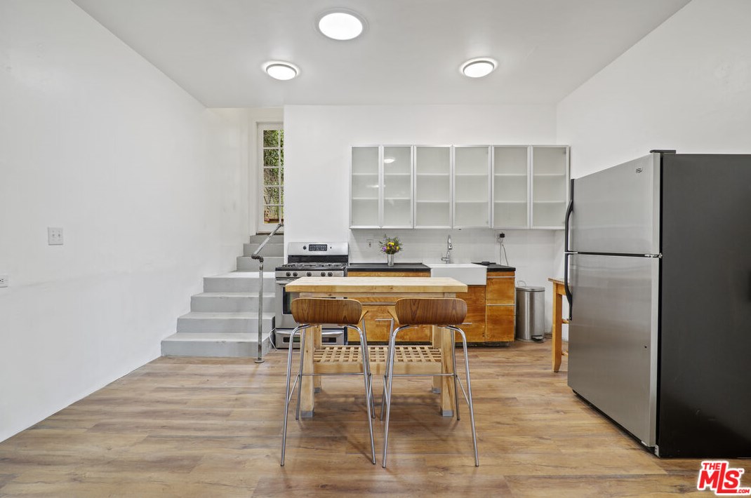 812 Coronado St, Los Angeles CA  90026-3913 exterior