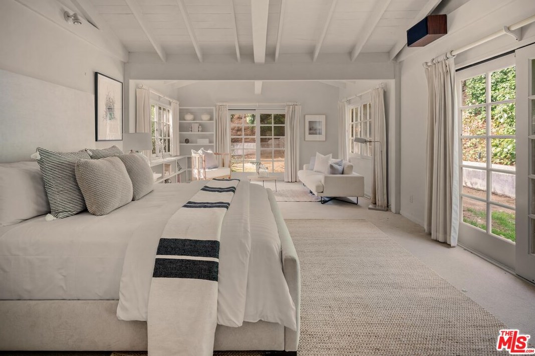 2251 Chelan Pl, Los Angeles CA  90068-2622 exterior