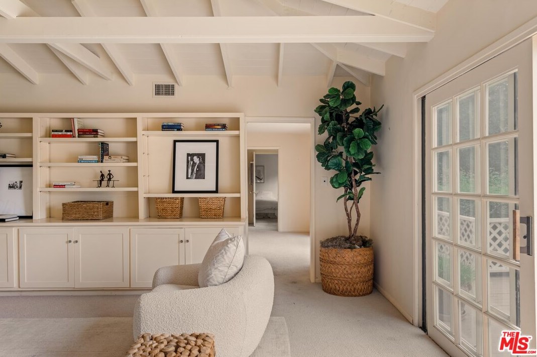 2251 Chelan Pl, Los Angeles CA  90068-2622 exterior