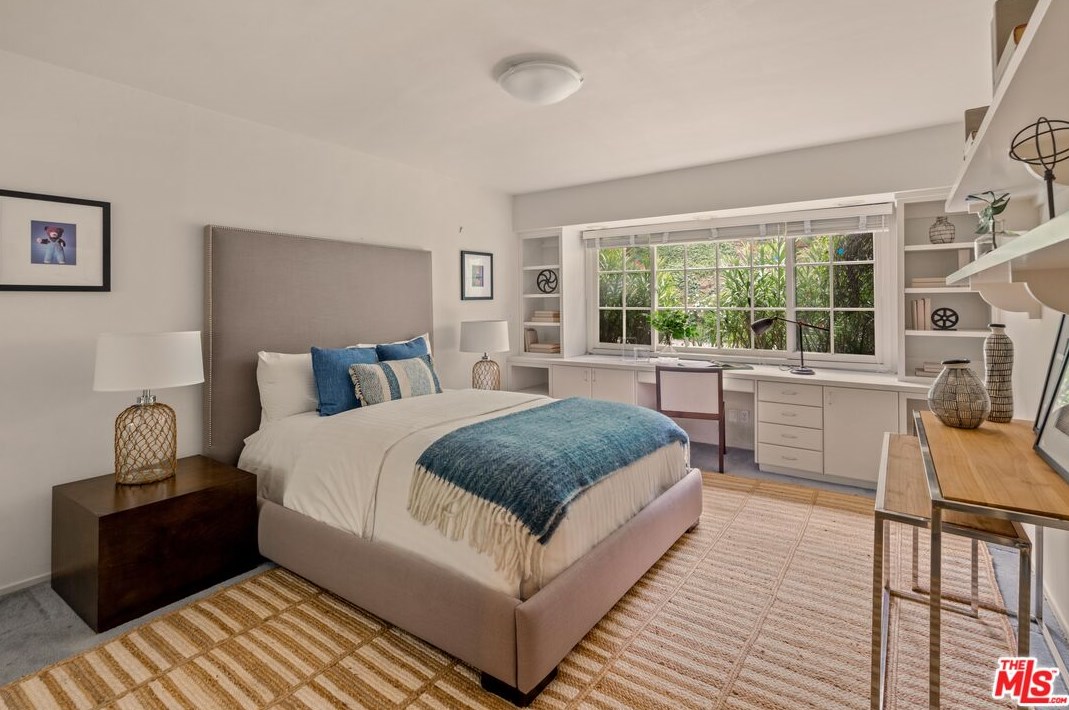 2251 Chelan Pl, Los Angeles CA  90068-2622 exterior