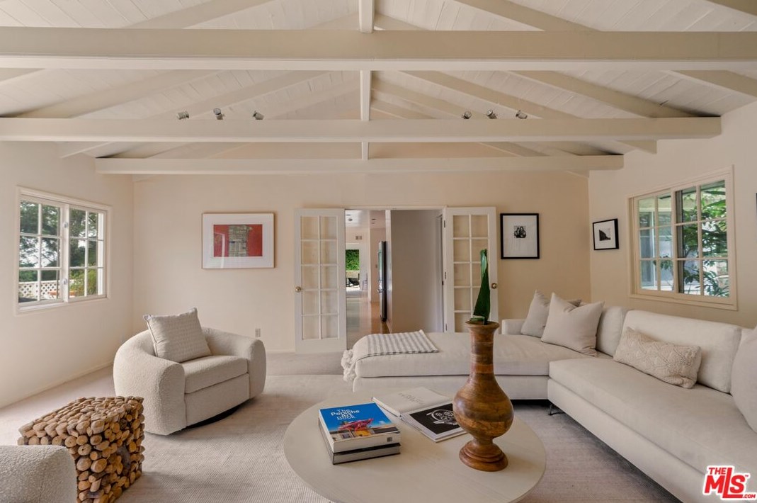 2251 Chelan Pl, Los Angeles CA  90068-2622 exterior