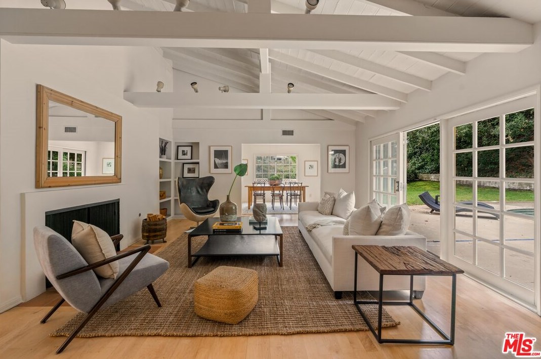 2251 Chelan Pl, Los Angeles CA  90068-2622 exterior