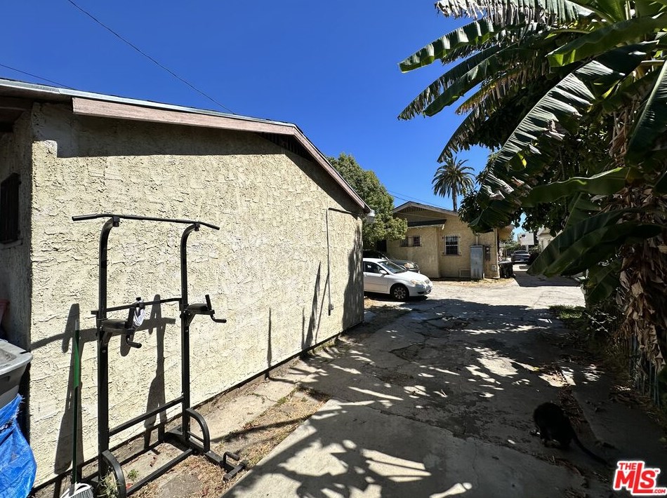 1615 39th Pl, Los Angeles CA  90062-1337 exterior