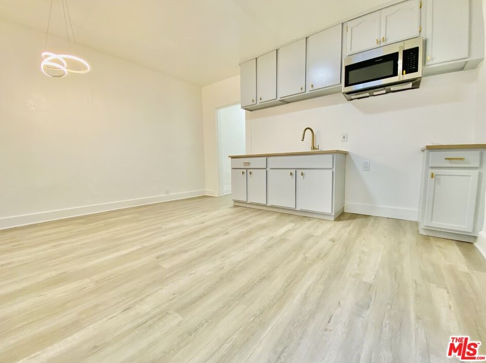 1474 Vernon Ave, Los Angeles CA  90011-3856 exterior