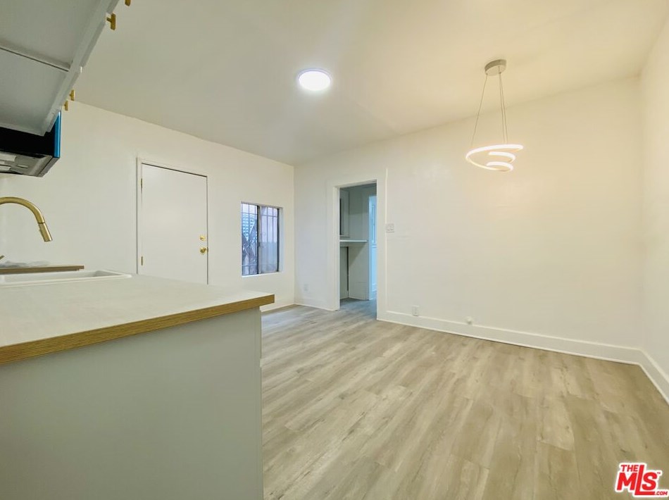 1474 Vernon Ave, Los Angeles CA  90011-3856 exterior