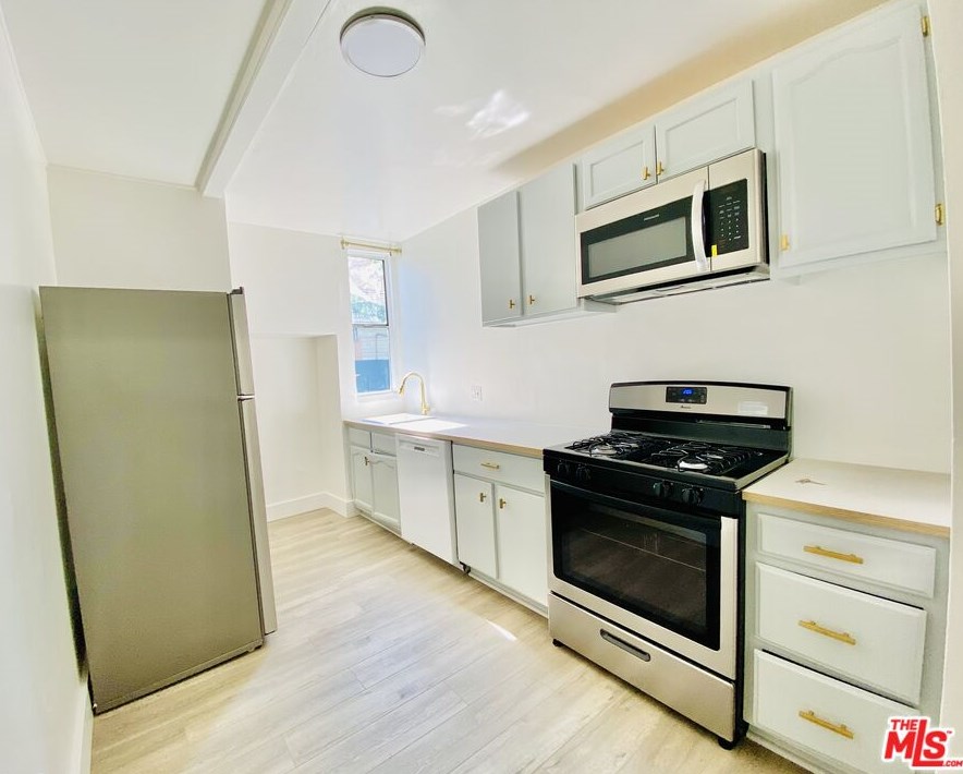 1474 Vernon Ave, Los Angeles CA  90011-3856 exterior