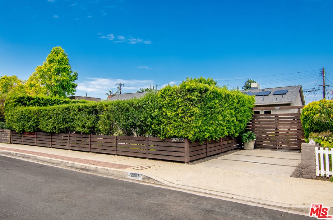 12207 Lawler St, Los Angeles CA  90066-1908 exterior