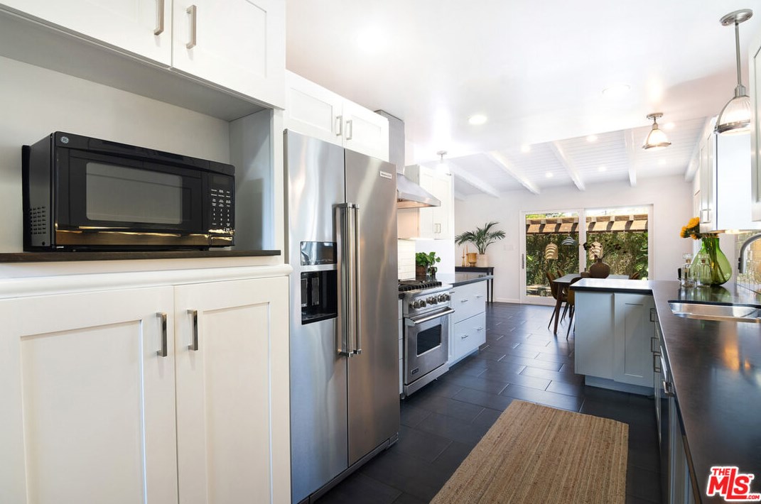 12207 Lawler St, Los Angeles CA  90066-1908 exterior