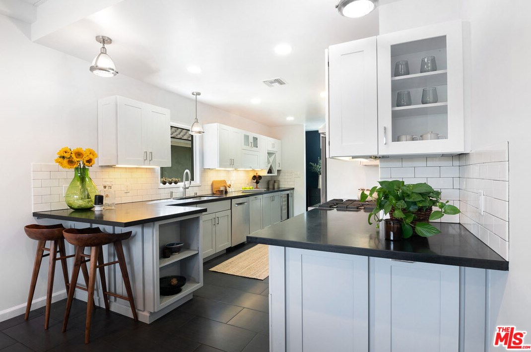 12207 Lawler St, Los Angeles CA  90066-1908 exterior