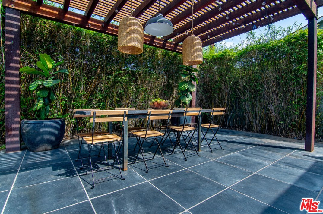 12207 Lawler St, Los Angeles CA  90066-1908 exterior