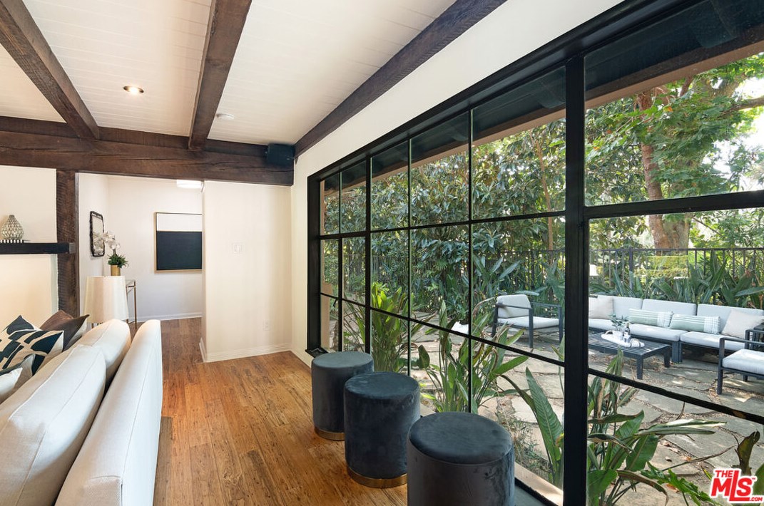 2365 Bowmont Dr, Beverly Hills CA  90210-1810 exterior