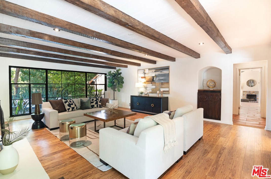 2365 Bowmont Dr, Beverly Hills CA  90210-1810 exterior