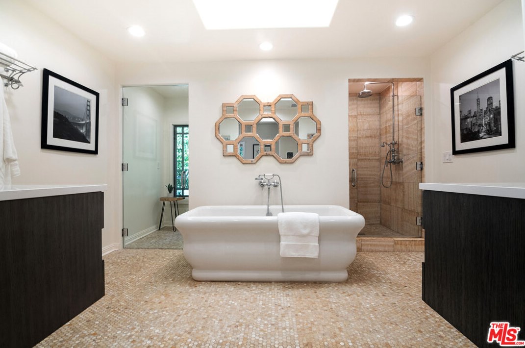2365 Bowmont Dr, Beverly Hills CA  90210-1810 exterior