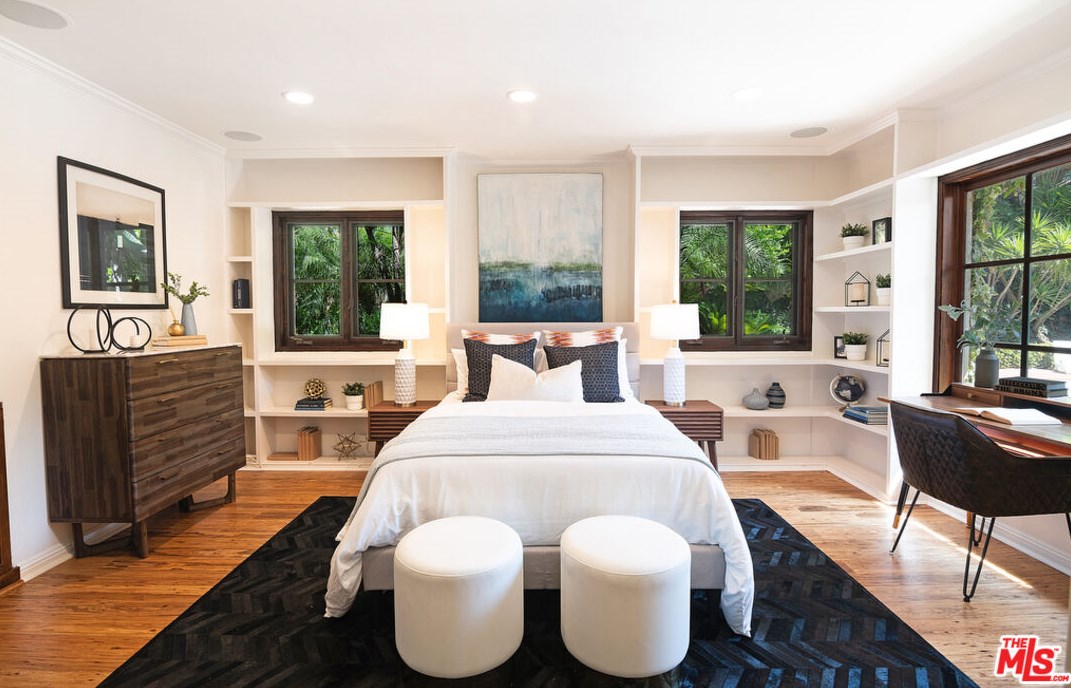 2365 Bowmont Dr, Beverly Hills CA  90210-1810 exterior