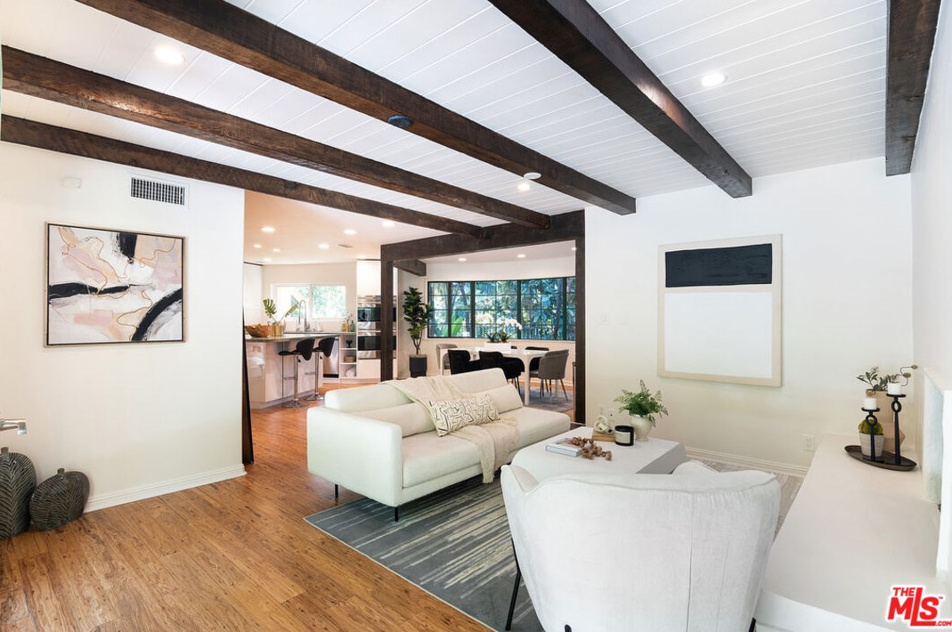 2365 Bowmont Dr, Beverly Hills CA  90210-1810 exterior