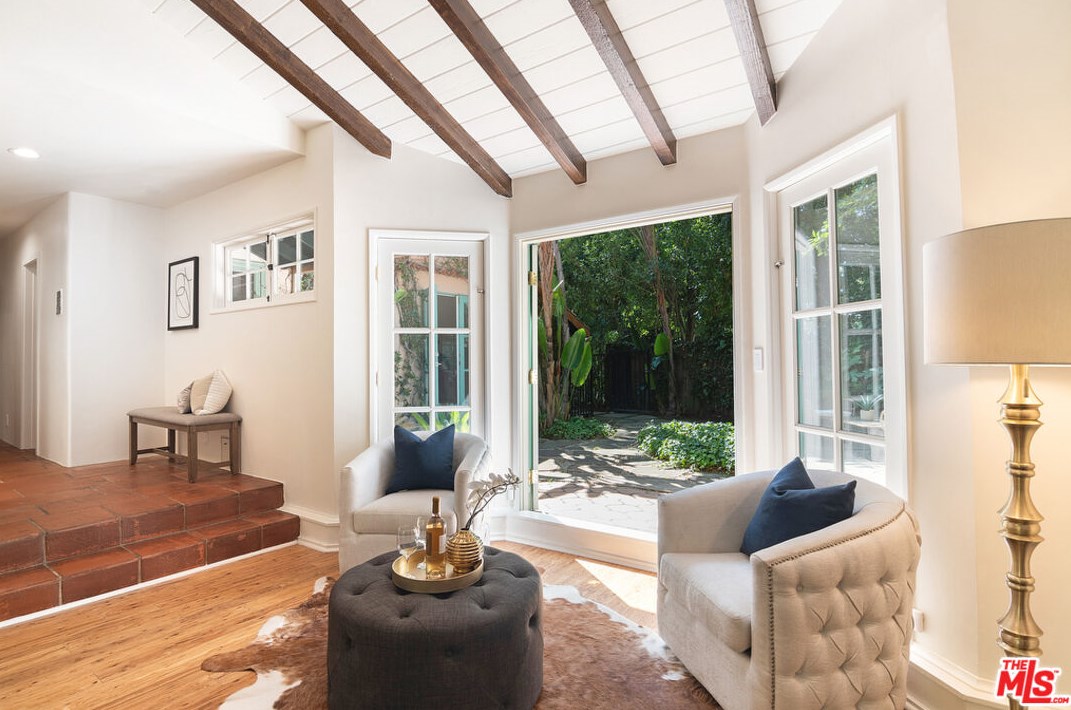 2365 Bowmont Dr, Beverly Hills CA  90210-1810 exterior