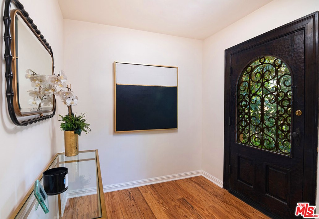 2365 Bowmont Dr, Beverly Hills CA  90210-1810 exterior