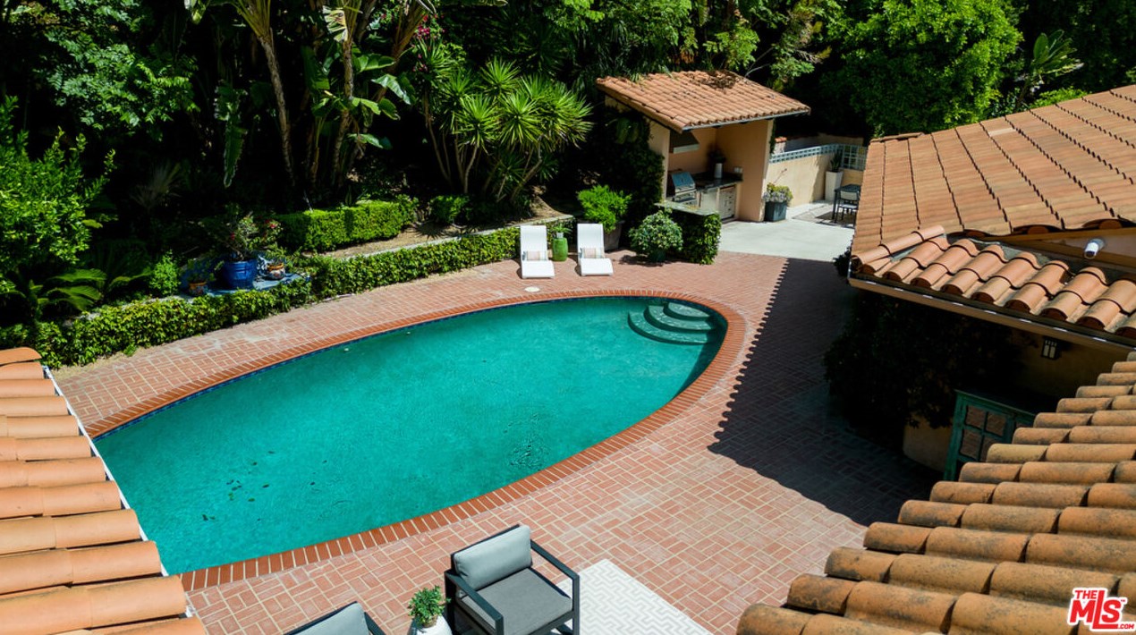 2365 Bowmont Dr, Beverly Hills CA  90210-1810 exterior