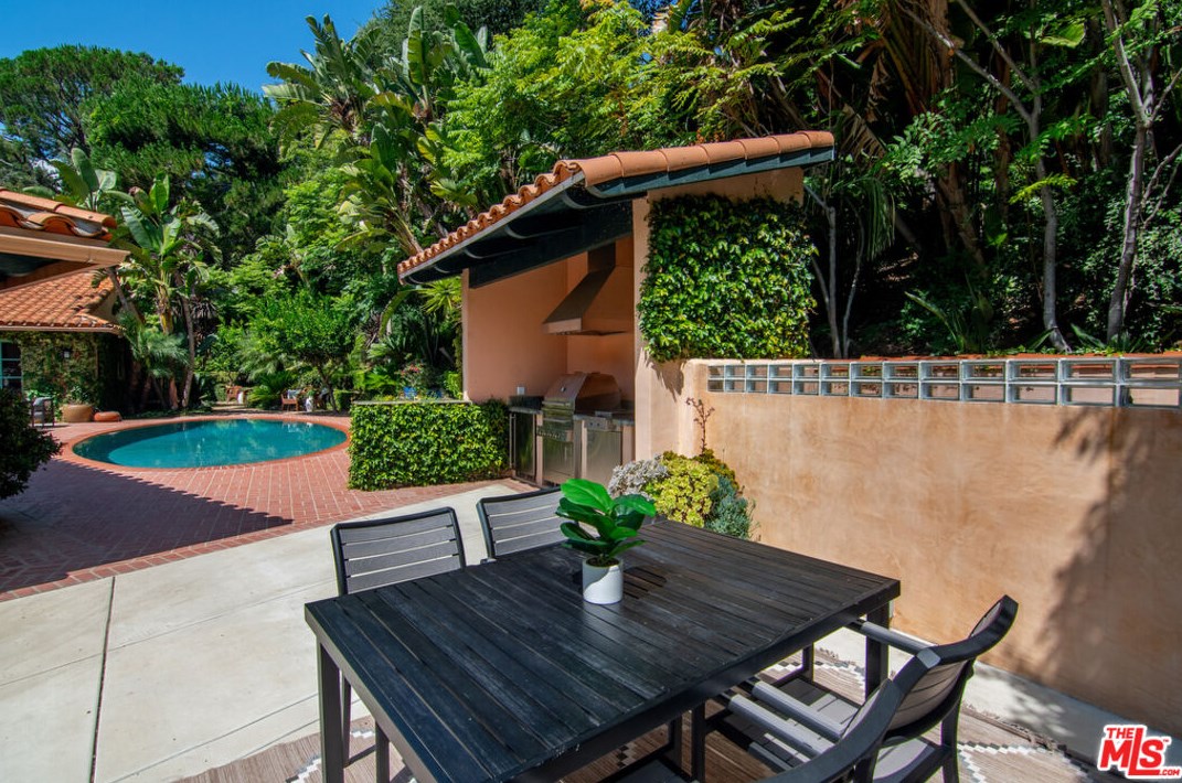 2365 Bowmont Dr, Beverly Hills CA  90210-1810 exterior