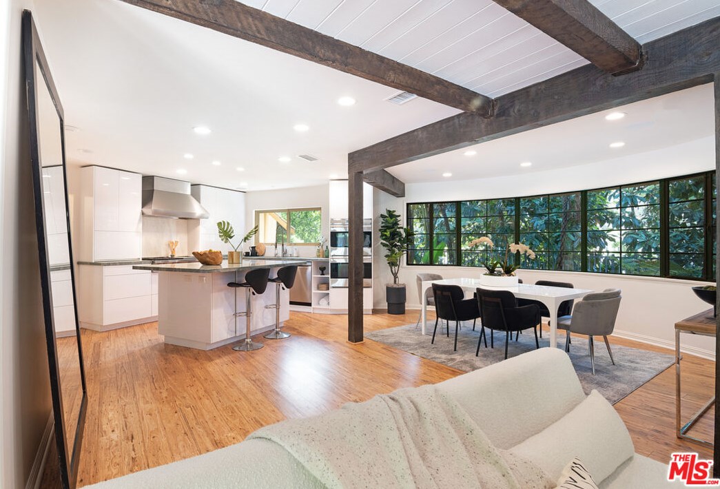 2365 Bowmont Dr, Beverly Hills CA  90210-1810 exterior