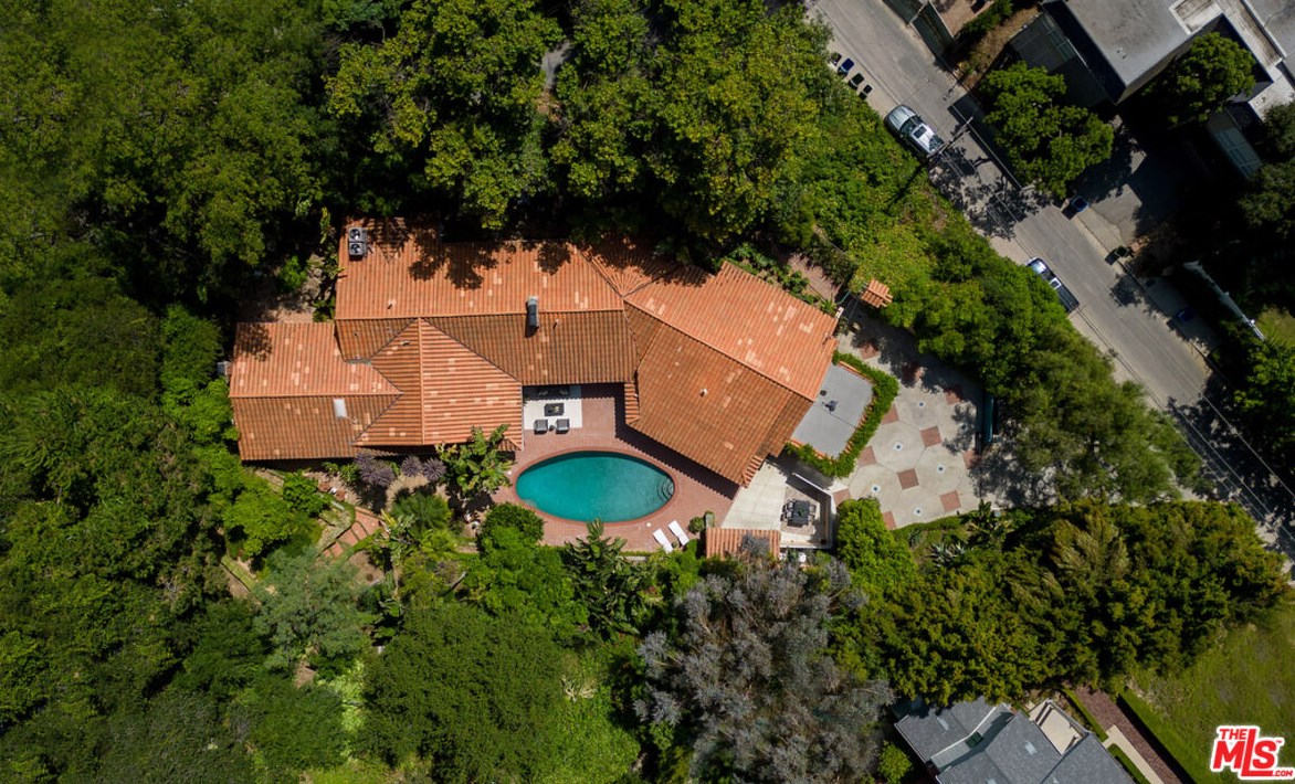 2365 Bowmont Dr, Beverly Hills CA  90210-1810 exterior