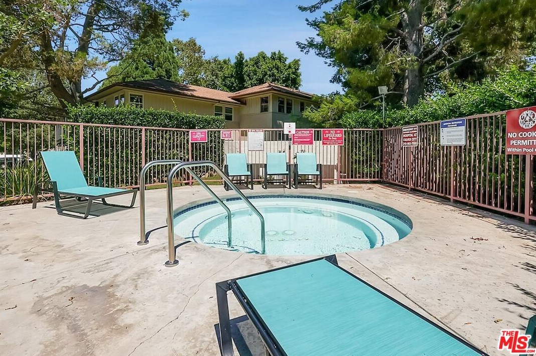 3616 Kalsman Dr, Los Angeles CA  90016-4422 exterior