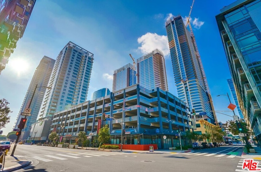 1100 Hope St, Los Angeles CA  90015-4308 exterior