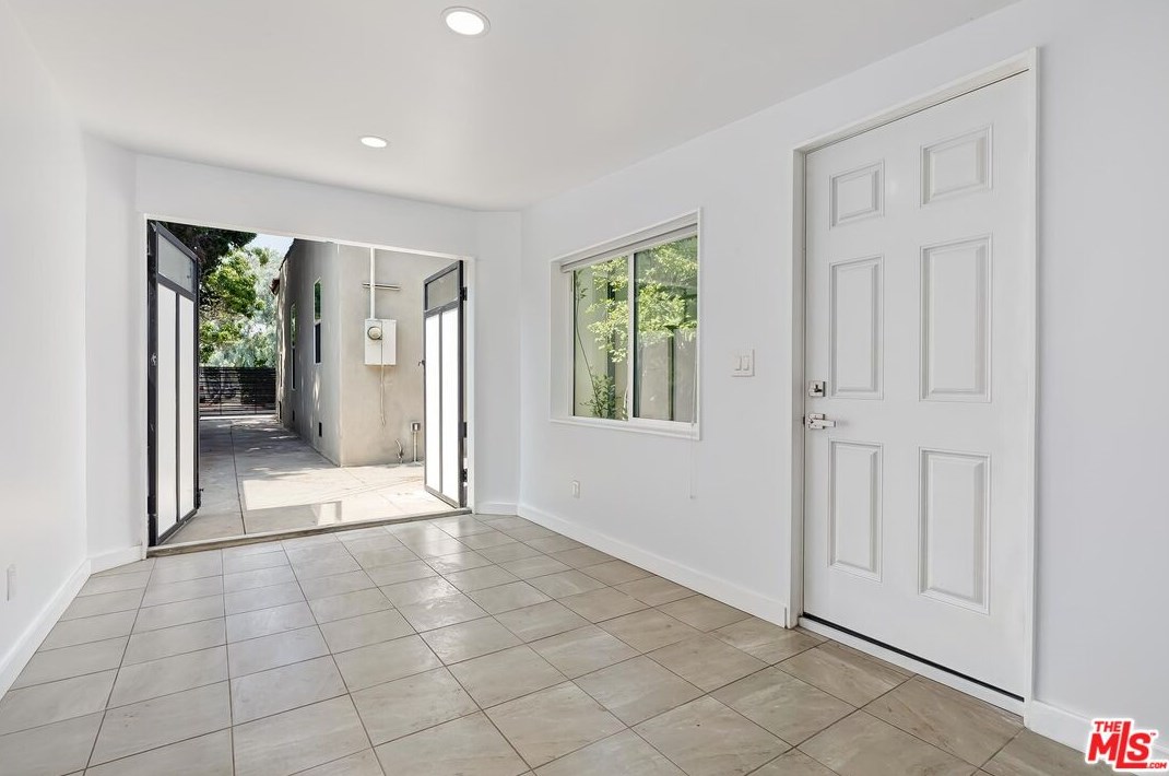 8693 Cadillac Ave, Los Angeles CA  90034-2101 exterior