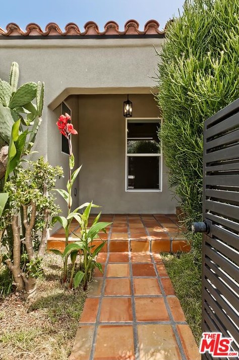 8693 Cadillac Ave, Los Angeles CA  90034-2101 exterior