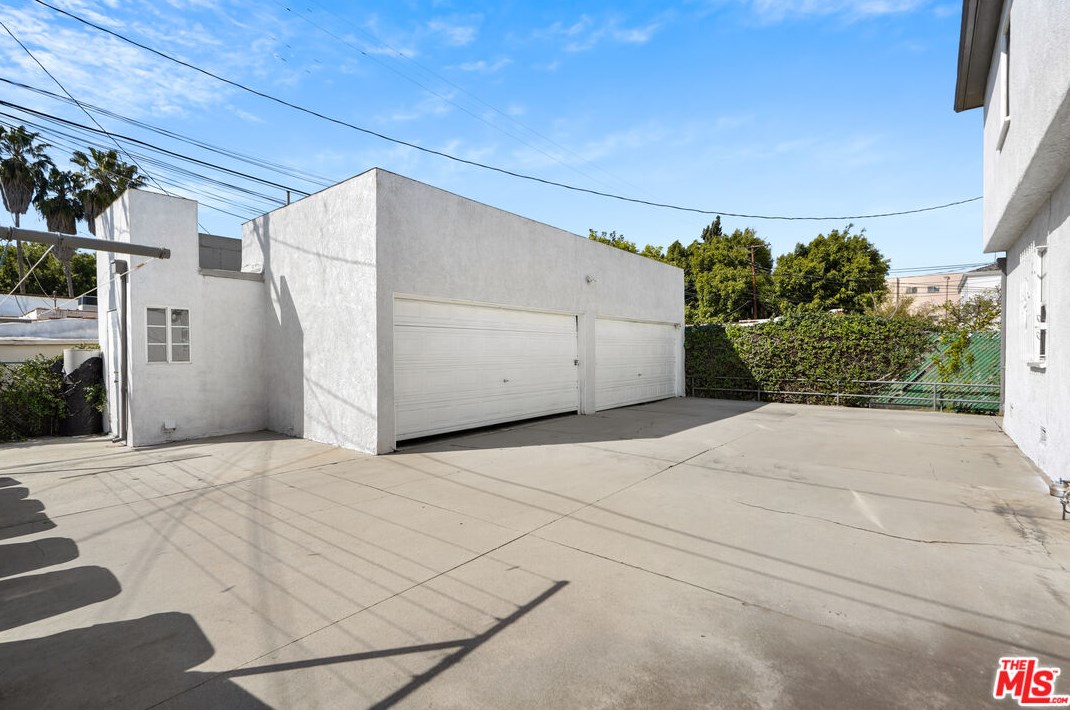 439 Hayworth Ave, Los Angeles CA  90048-2703 exterior