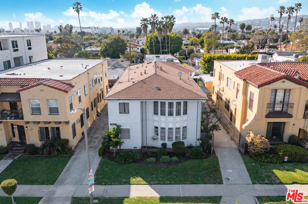 439 Hayworth Ave, Los Angeles CA  90048-2703 exterior