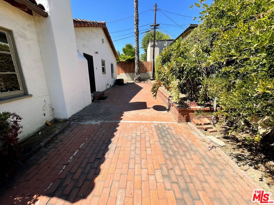 23 Melrose Ave, Pasadena CA  91105-1426 exterior