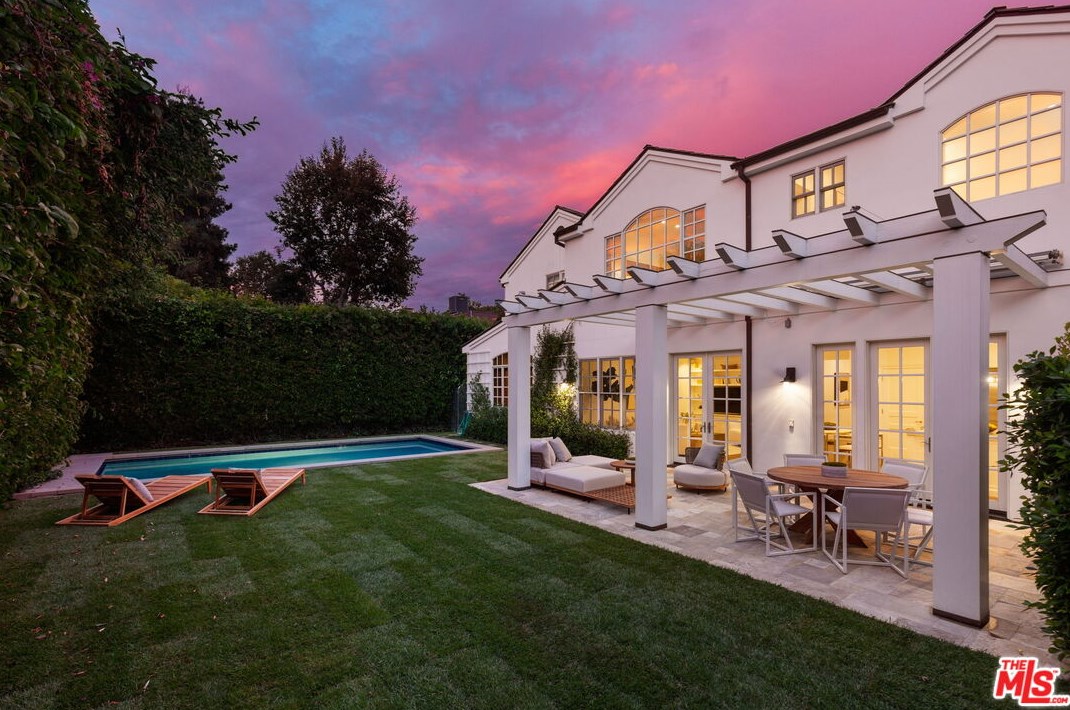 317 Oceano Dr, Los Angeles CA  90049-4125 exterior