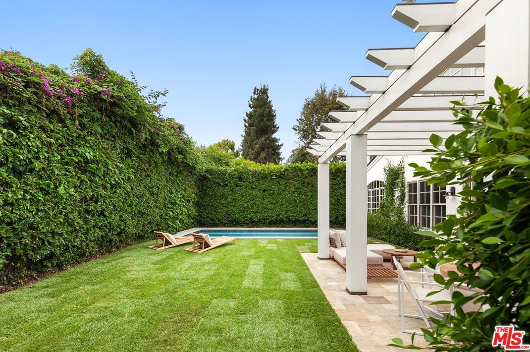 317 Oceano Dr, Los Angeles CA  90049-4123 exterior