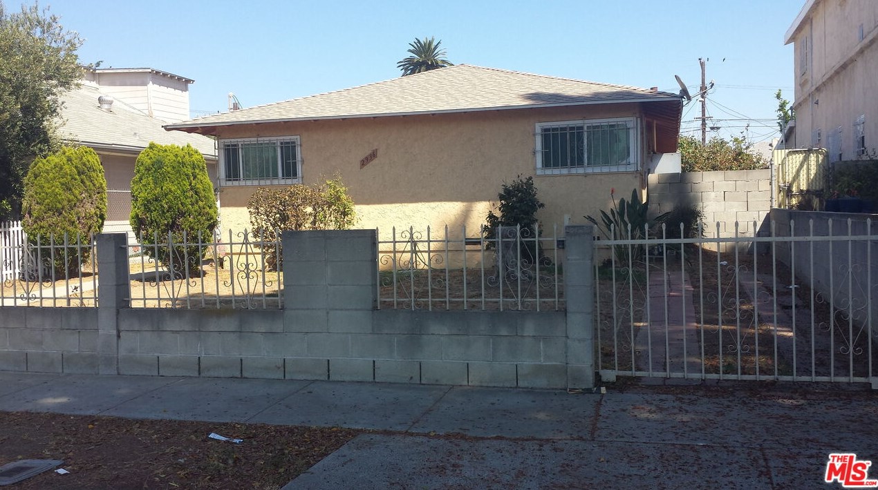 2936 Harvard Blvd, Los Angeles CA  90018-3154 exterior