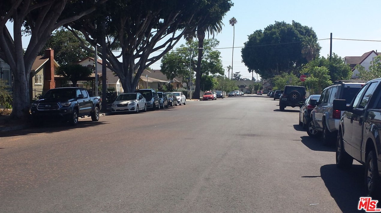 2936 Harvard Blvd, Los Angeles CA  90018-3154 exterior
